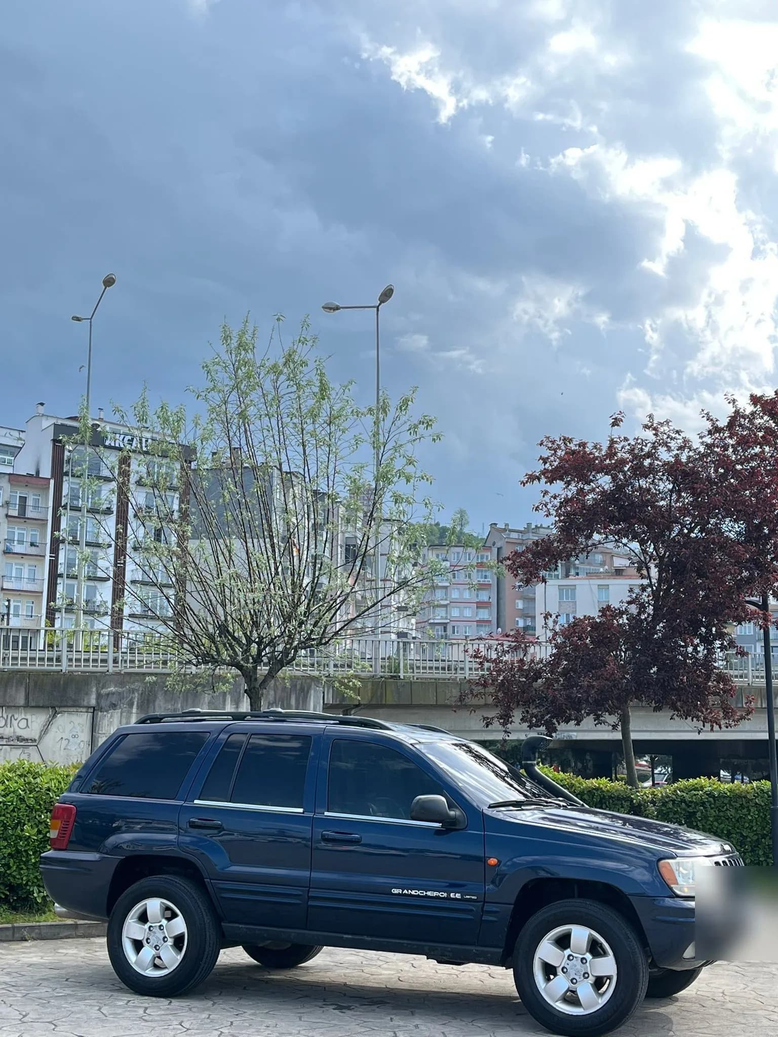 Jeep Grand Cherokee 4x4 · Lacivert